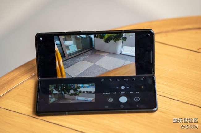 三星Galaxy Z Fold3 5G立式交互模式