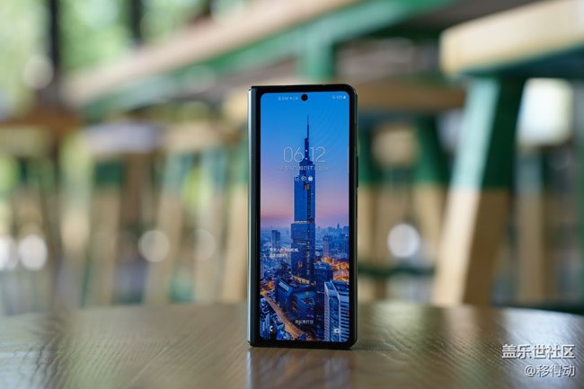 三星Galaxy Z Fold3 5G立式交互模式