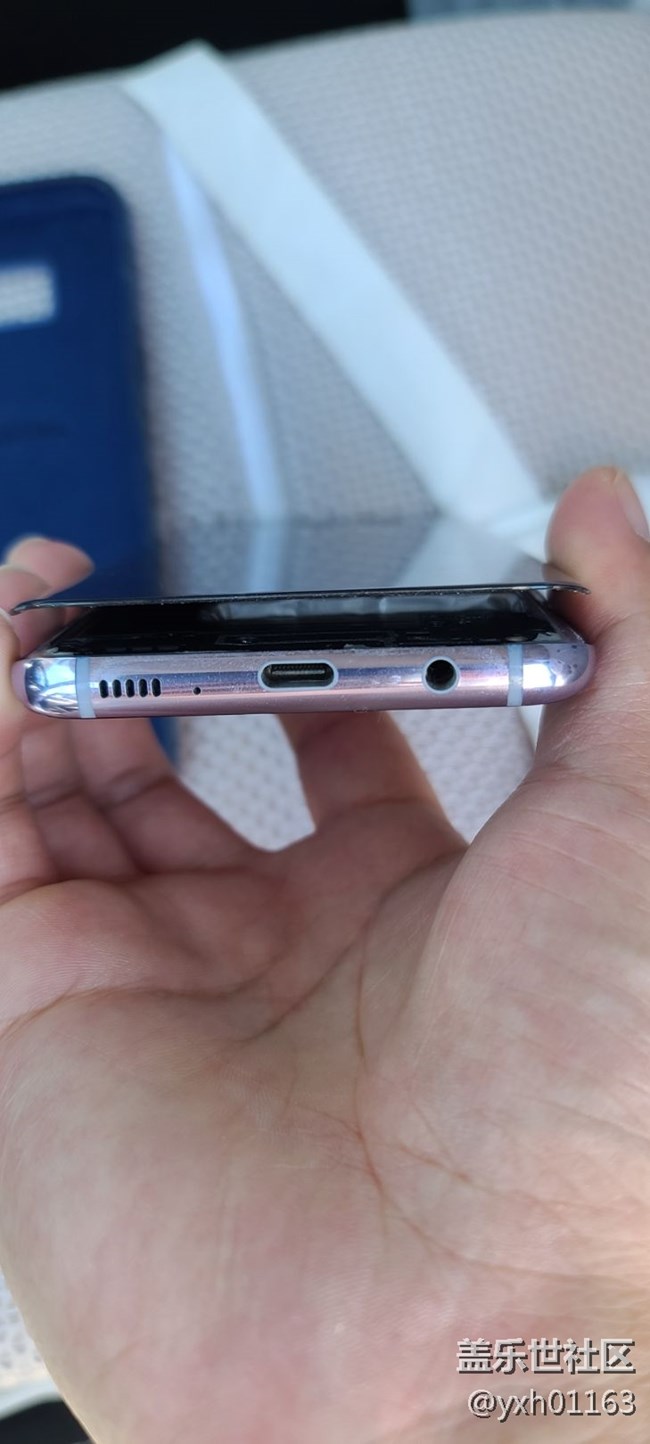 S8+不錯，太陽下沒有曬炸...