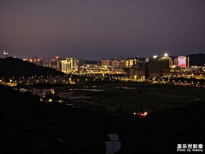 夜幕時(shí)分，黃昏時(shí)刻