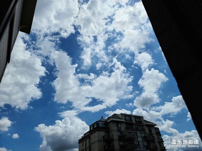 天空真藍(lán)