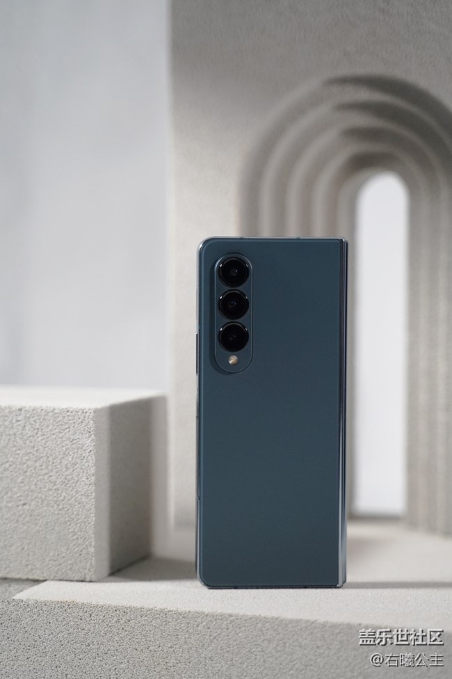 開合之間依舊不凡 三星Galaxy Z Fold4 外觀賞析