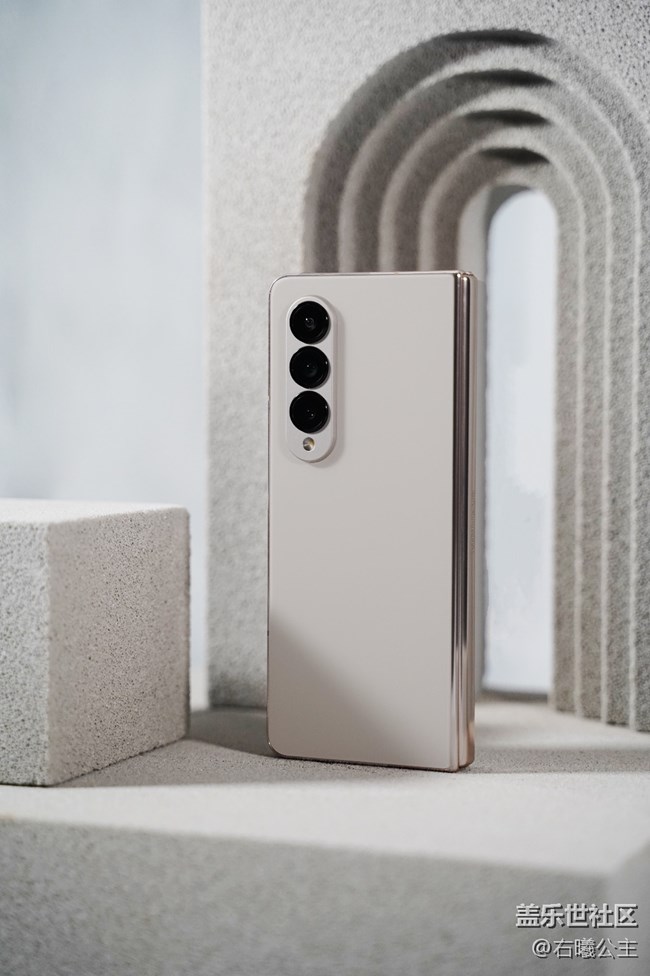 開合之間依舊不凡 三星Galaxy Z Fold4 外觀賞析