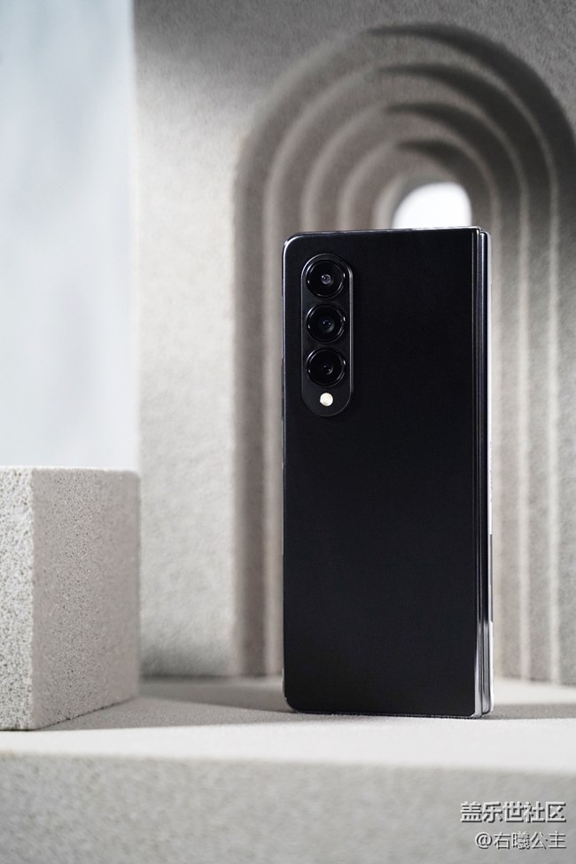 開合之間依舊不凡 三星Galaxy Z Fold4 外觀賞析