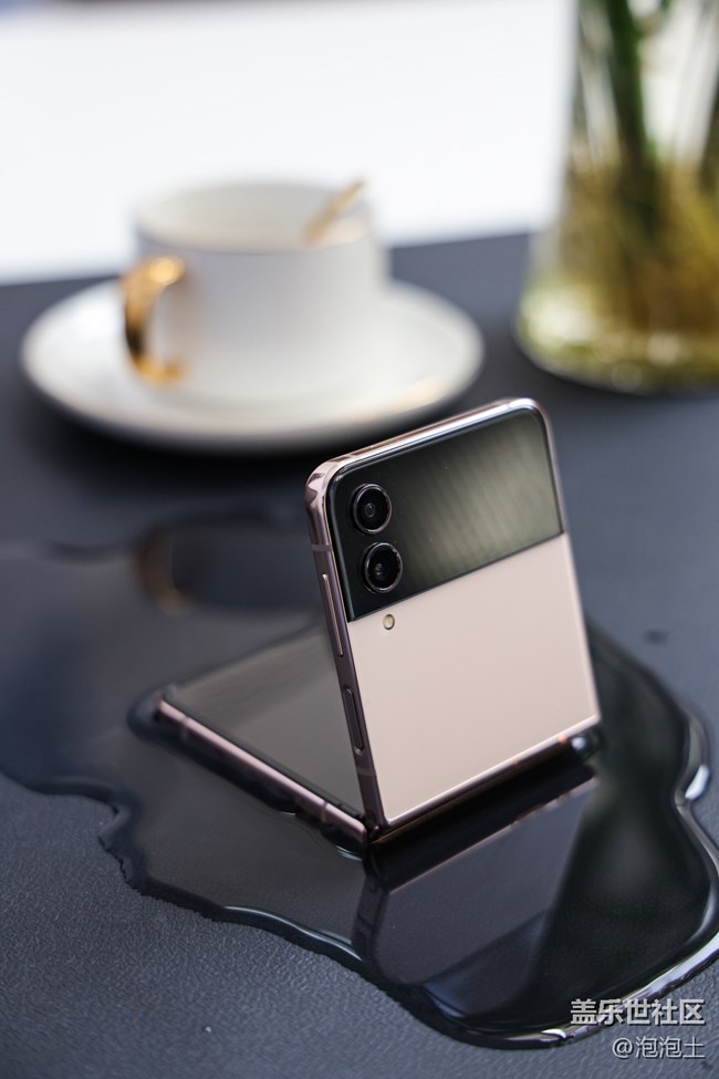 兼具時(shí)尚魅力與強(qiáng)勁性能:三星Galaxy Z Flip4