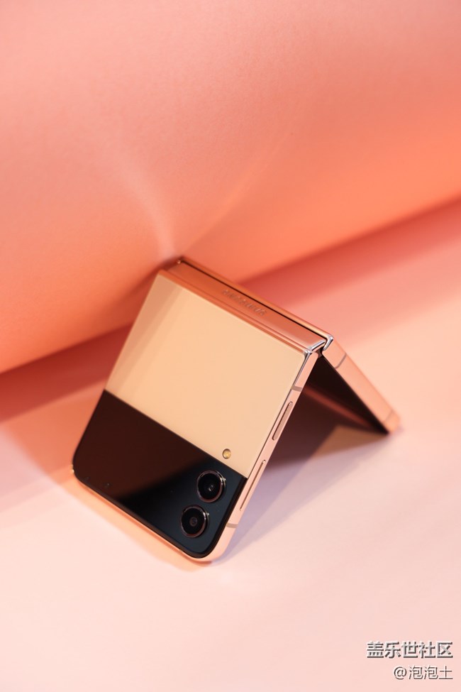 兼具時(shí)尚魅力與強(qiáng)勁性能:三星Galaxy Z Flip4