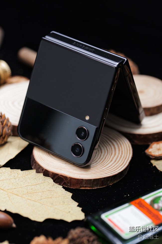 兼具時(shí)尚魅力與強(qiáng)勁性能:三星Galaxy Z Flip4