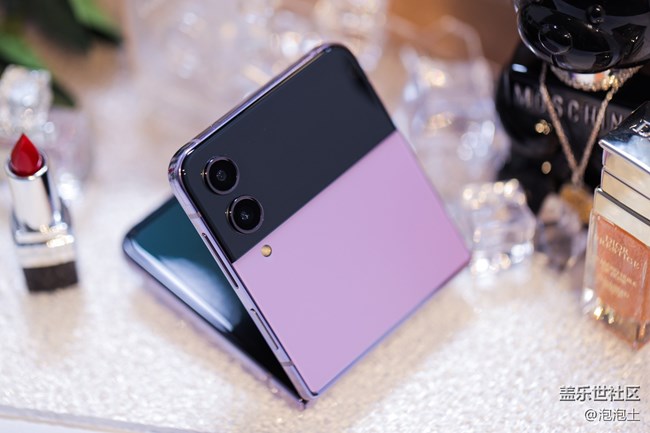 兼具時(shí)尚魅力與強(qiáng)勁性能:三星Galaxy Z Flip4