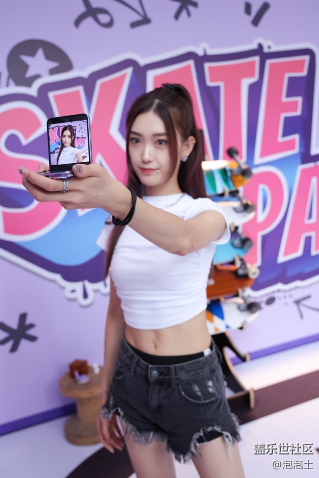 兼具時(shí)尚魅力與強(qiáng)勁性能:三星Galaxy Z Flip4