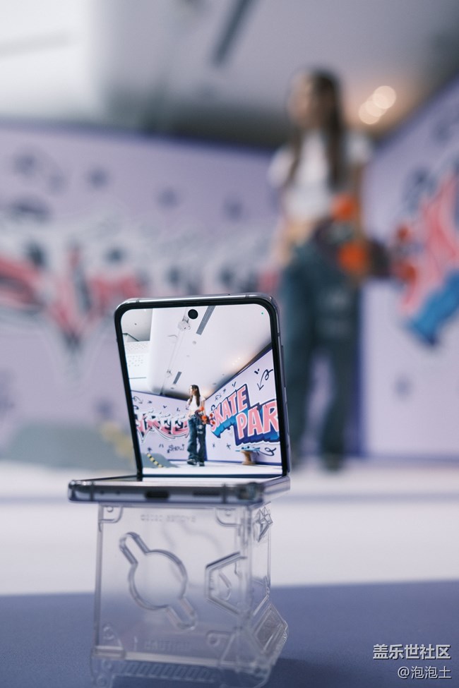 兼具時(shí)尚魅力與強(qiáng)勁性能:三星Galaxy Z Flip4