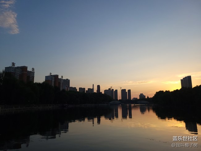 【廣闊天地】夕陽(yáng)與倒影
