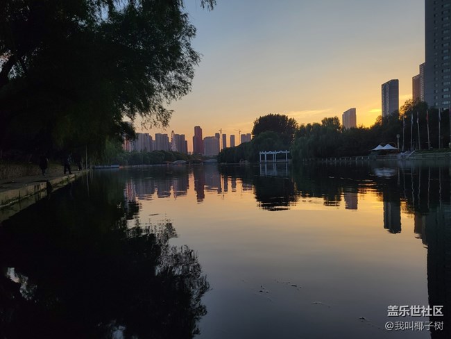 【廣闊天地】夕陽(yáng)與倒影