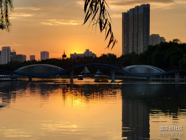 【廣闊天地】夕陽(yáng)與倒影