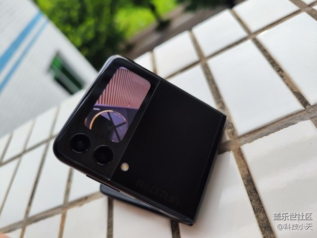 三星Z Flip3 多角度懸停,拍攝好幫手