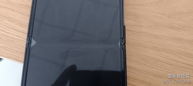 手機鉸鏈處原廠膜已經(jīng)突起，怎么解決？