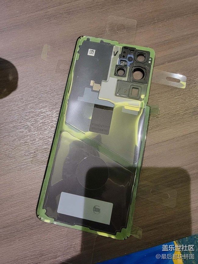 后蓋開膠，購買密封膠后自行修復！