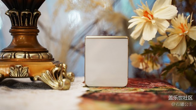 三星Galaxy Z Flip4 Bespoke Edition 繽色定制版精美圖賞 三星Galaxy Z Flip4 Bespoke Edition 繽色定制版精美圖賞