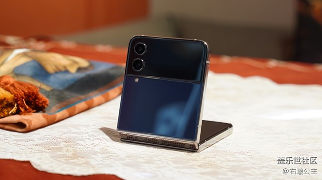 三星Galaxy Z Flip4 Bespoke Edition 繽色定制版精美圖賞 三星Galaxy Z Flip4 Bespoke Edition 繽色定制版精美圖賞