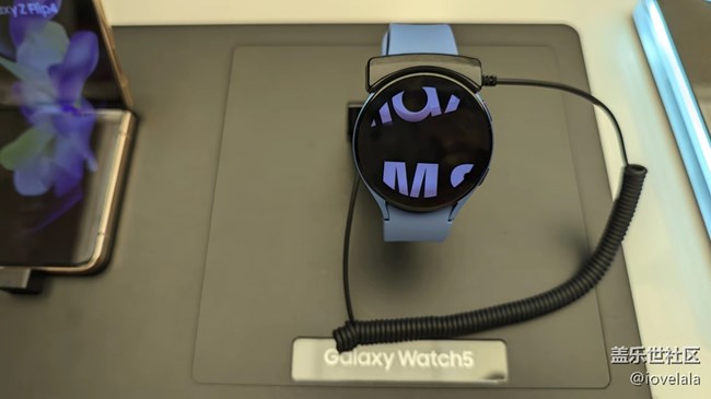 折疊太美了，三星安卓機(jī)皇