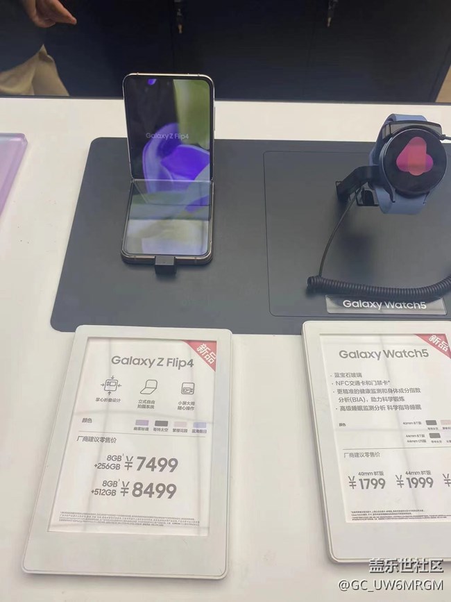 zflip4不愧第一折疊。