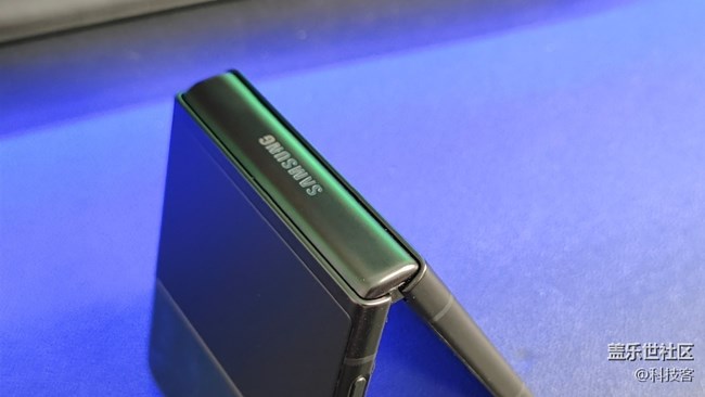 三星Z Flip 3多角度懸停體驗