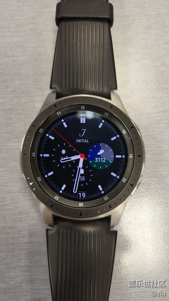 初代galaxy watch尚能飯否？