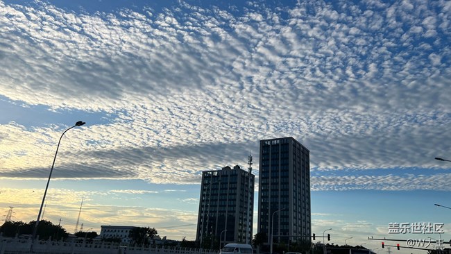 #秋已至——云朵