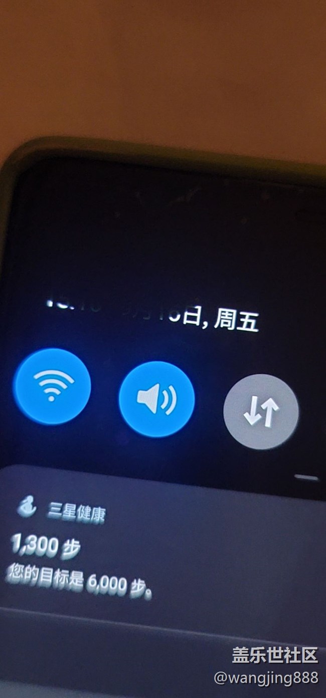 屏幕被撬壞，還會慢慢擴大