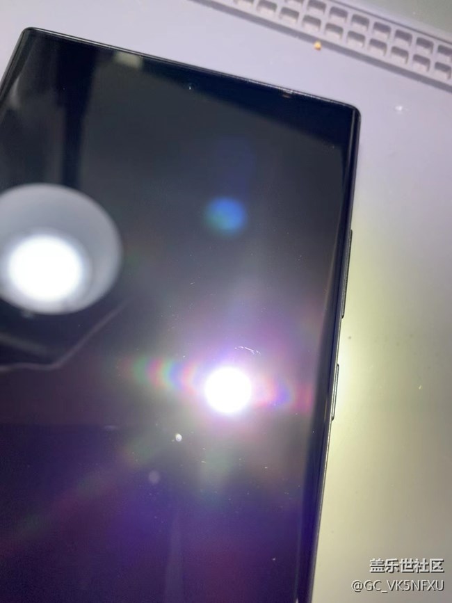 三星Galaxy S22 Ultra屏幕使用一個(gè)月，明顯劃痕！
