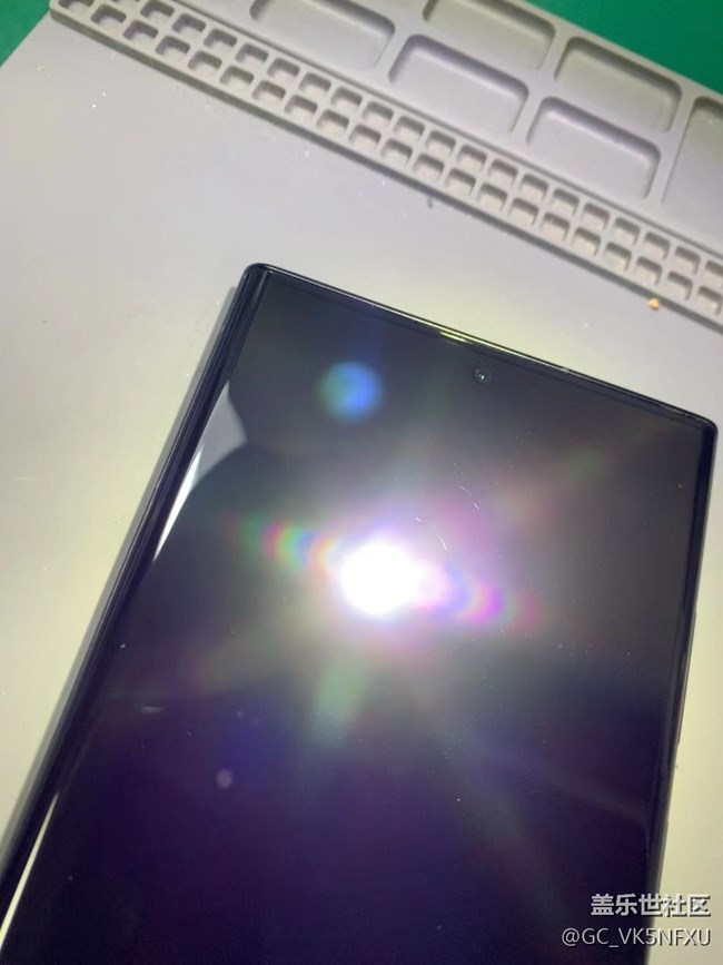 三星Galaxy S22 Ultra屏幕使用一個(gè)月，明顯劃痕！