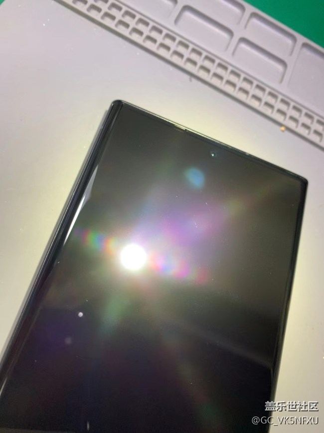 三星Galaxy S22 Ultra屏幕使用一個(gè)月，明顯劃痕！