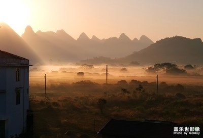 鄉(xiāng)村晨霧
