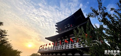 日出東方，盛世華誕。