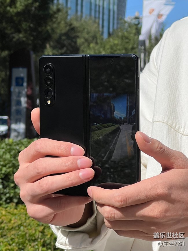 三星Fold3外屏自拍