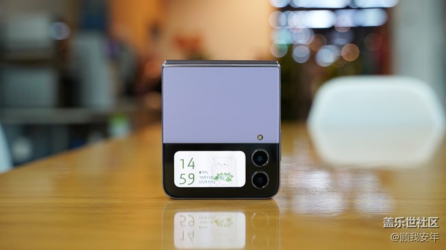 Galaxy Z Flip4，外屏也能看視頻？玩游戲？
