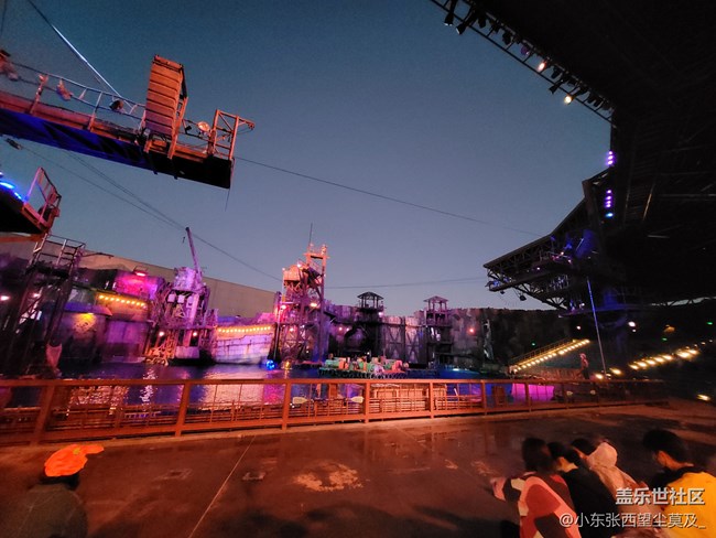 【十一趣事】觀看未來水世界夜場表演