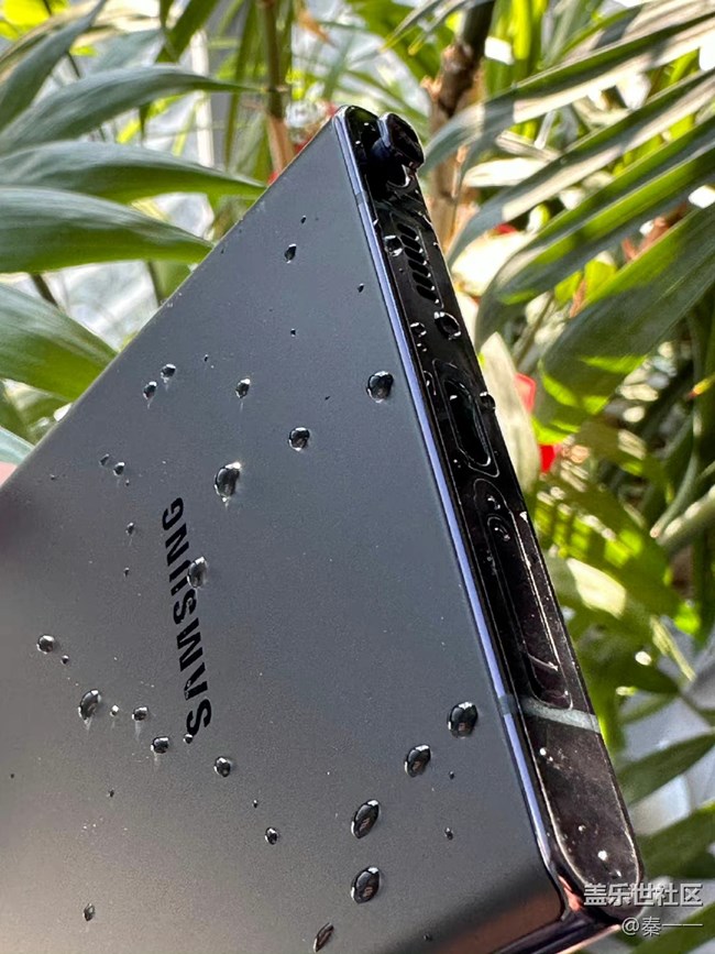 三星S22 Ultra支持IP68防水，玩水更安心