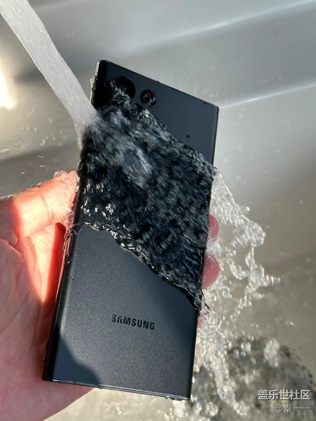 三星S22 Ultra支持IP68防水，玩水更安心