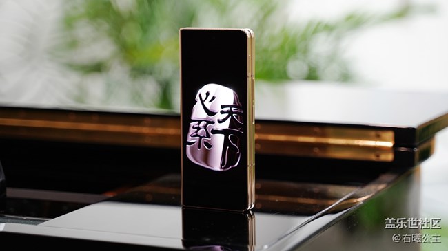 三星W22「高級功能手表和徽標(biāo)」，尊貴自顯 “表”里如一