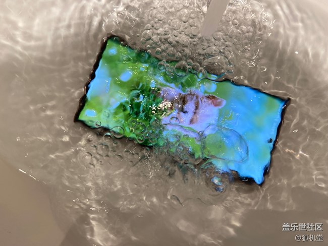 三星s22u的防水咋樣？反正下雨和水洗都沒事！