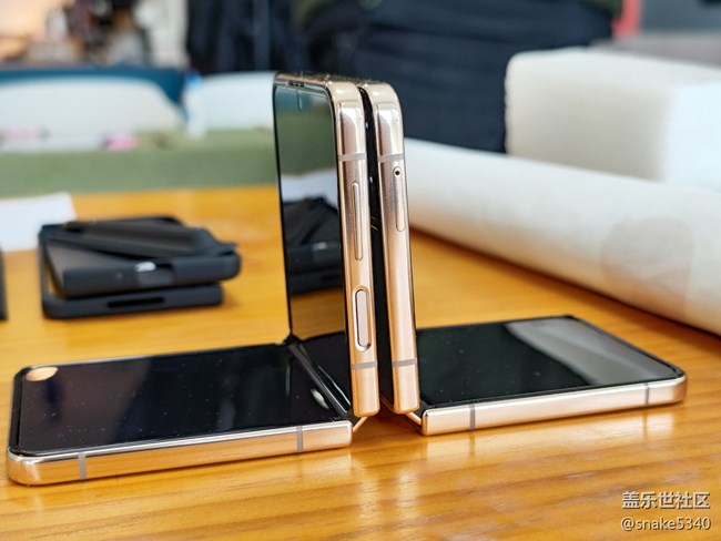 《三星W23/W23 Filp品鑒》一支金釵 《三星W23/W23 Filp品鑒》一支金釵