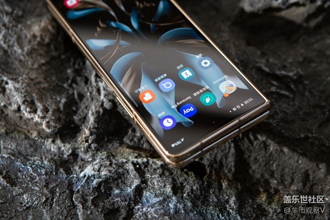 分享一組三星W23的圖賞，華麗而不張揚