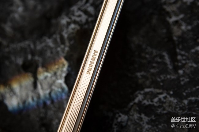 分享一組三星W23的圖賞，華麗而不張揚