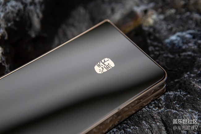 分享一組三星W23的圖賞，華麗而不張揚