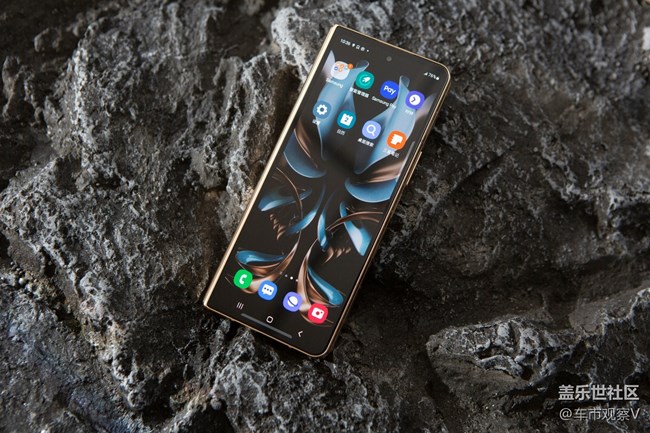 分享一組三星W23的圖賞，華麗而不張揚