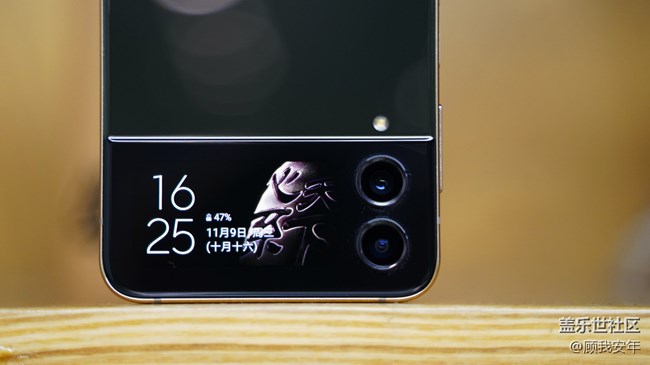 心系天下三星W23 Flip外屏壁紙 與眾不同的華美尊貴