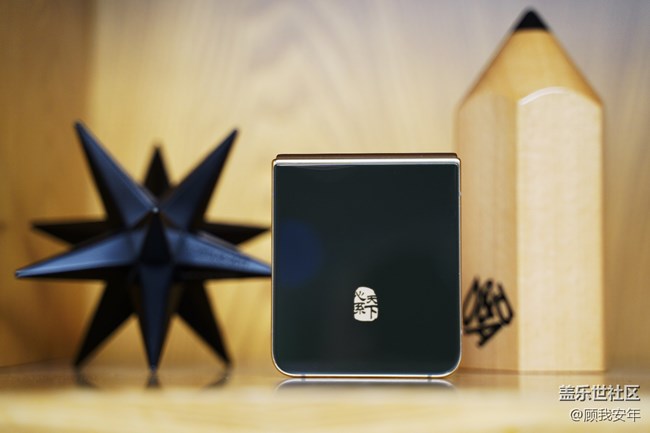 心系天下三星W23 Flip外屏壁紙 與眾不同的華美尊貴