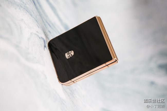 我的外屏也有了心系天下的logo了，就問你們羨慕不羨慕