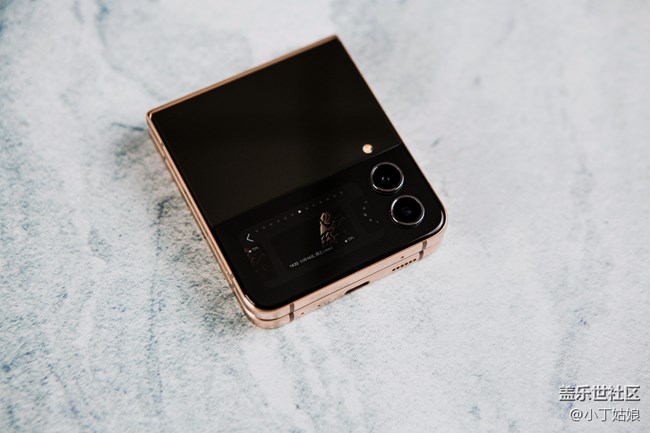 我的外屏也有了心系天下的logo了，就問你們羨慕不羨慕