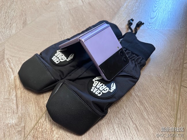 【我的三星手機(jī)搭配】Z FLIP3+滑雪手套